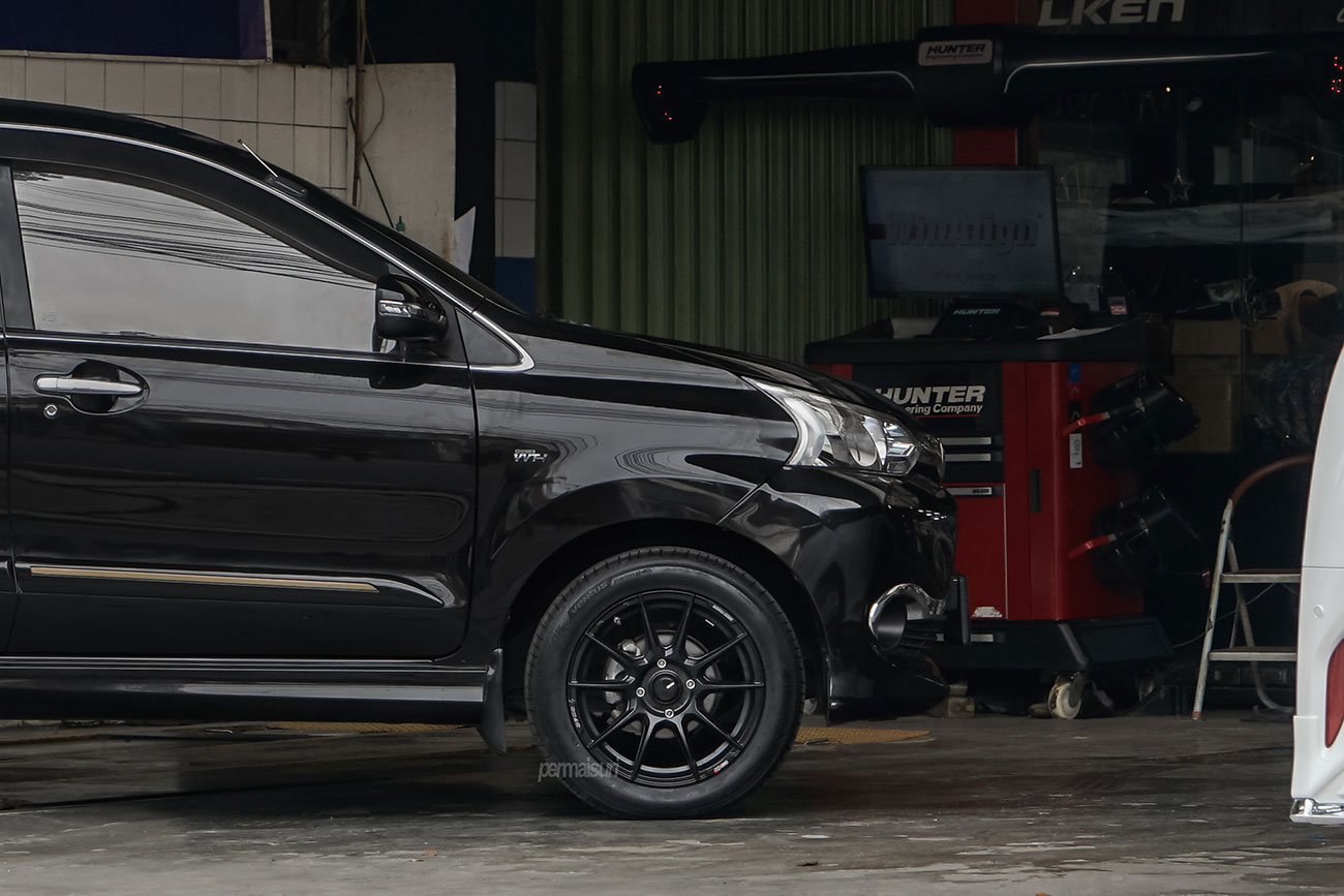 Enkei SC48 with Toyota Avanza Veloz
