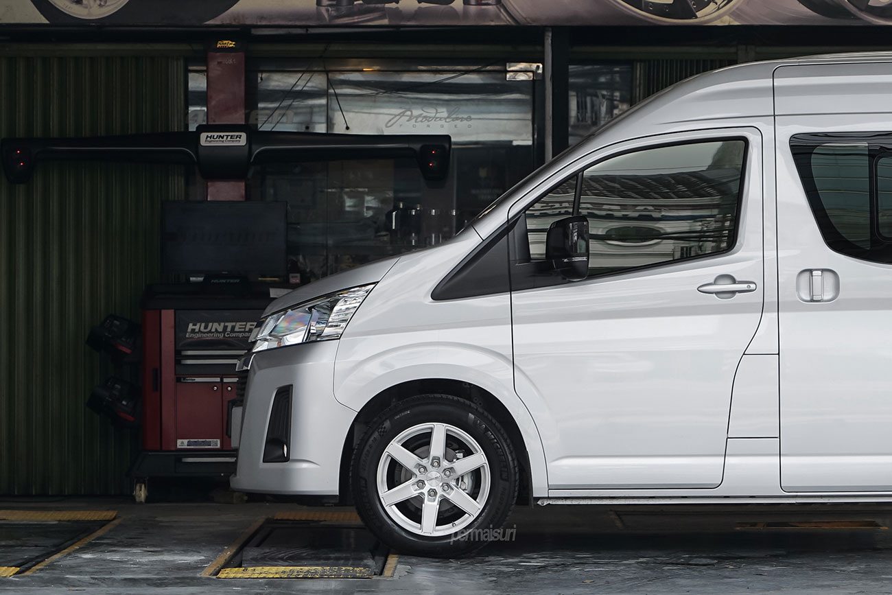 Facewheels Premio with Toyota Hiace Premio