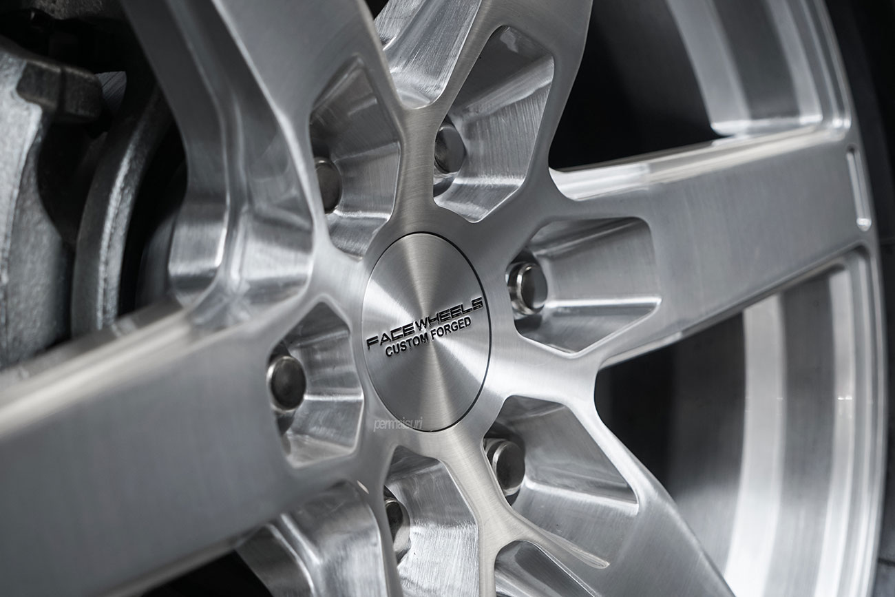 Facewheels Premio with Toyota Hiace Premio