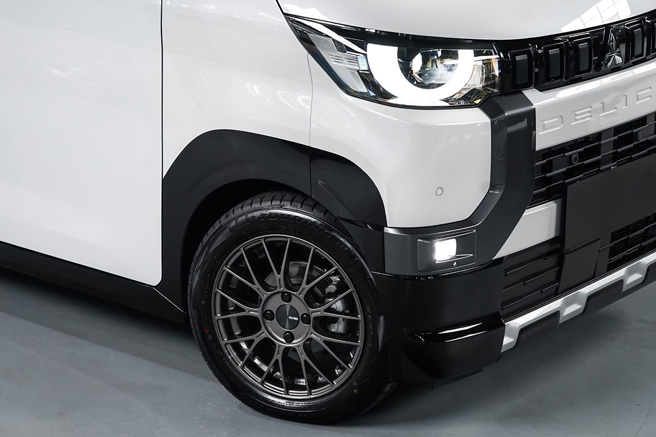 Enkei PFM1 with Mitsubishi Delica