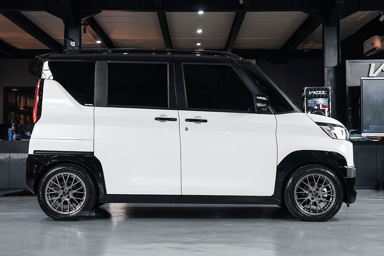 Enkei PFM1 with Mitsubishi Delica