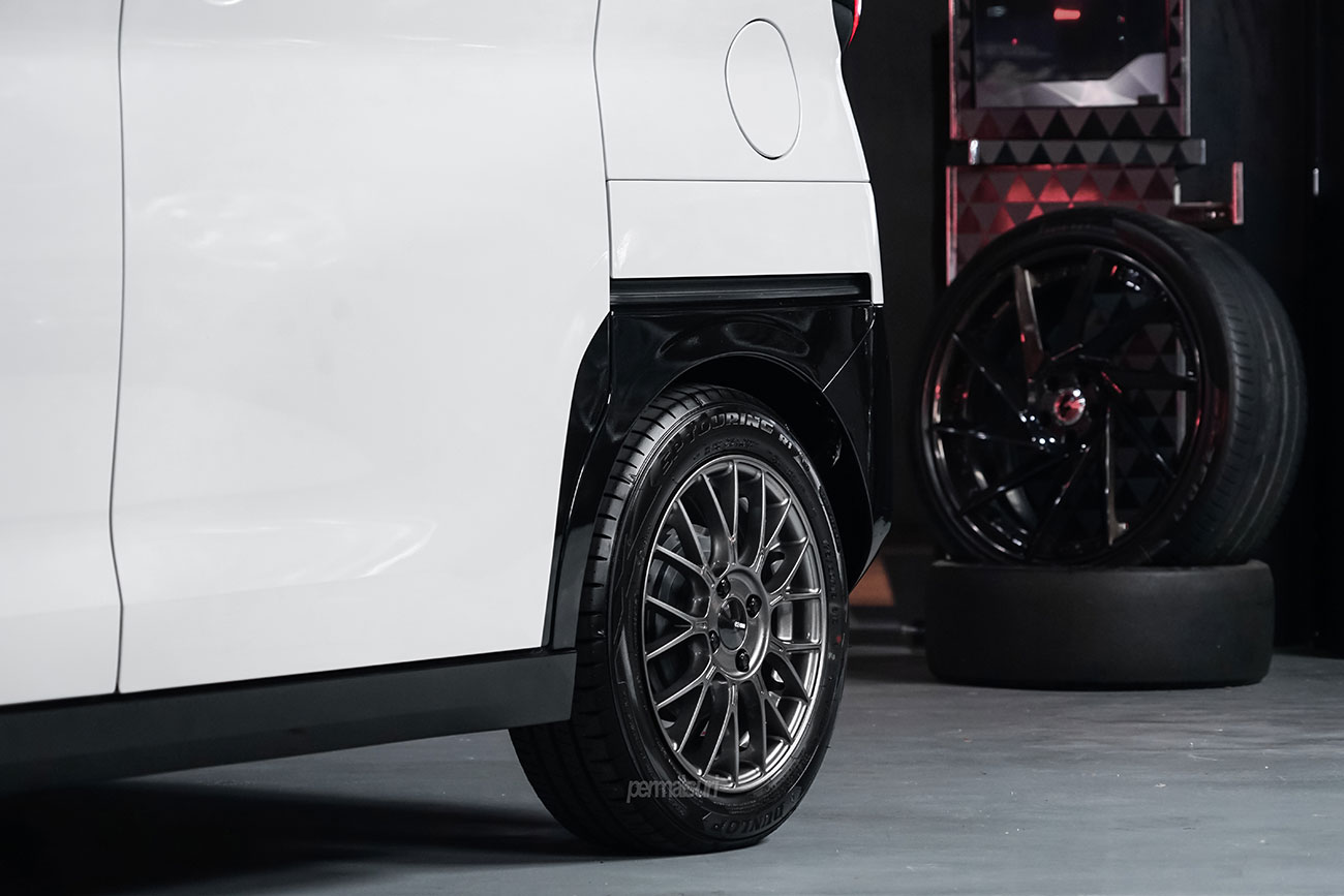 Enkei PFM1 with Mitsubishi Delica