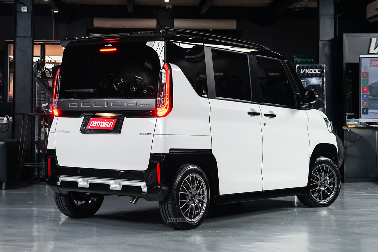 Enkei PFM1 with Mitsubishi Delica
