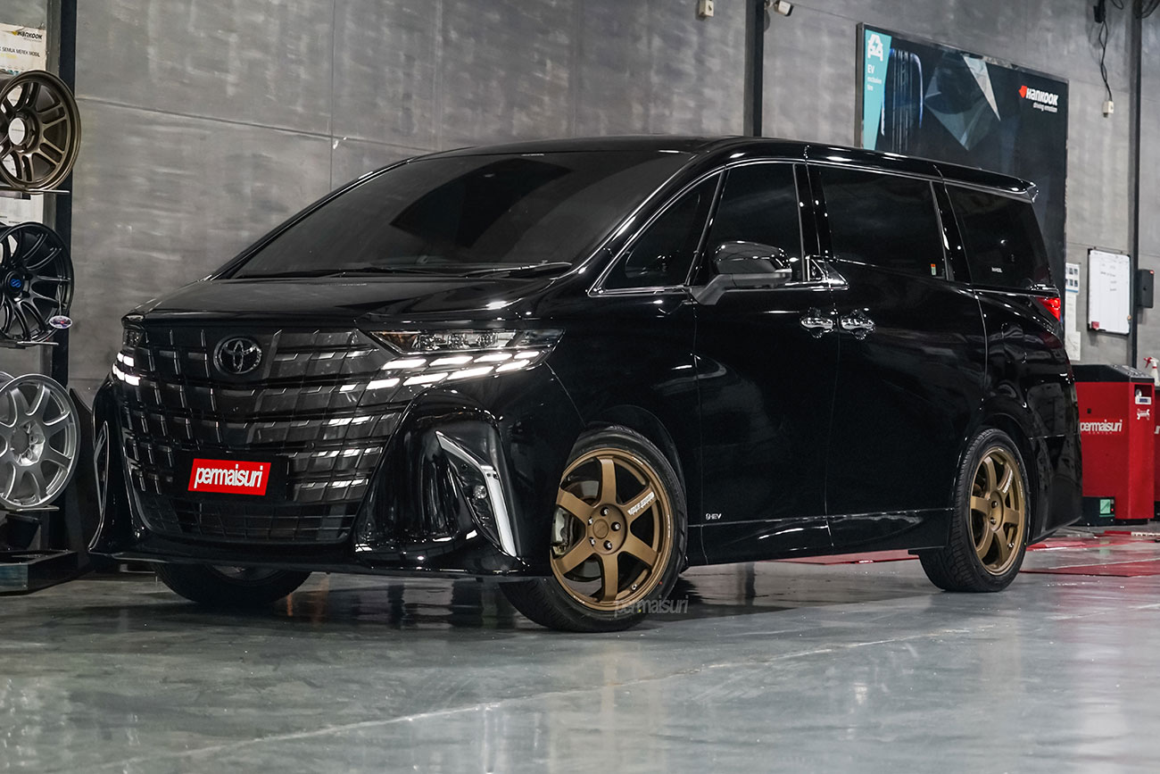 Rays Volk Racing TE37 Saga S-Plus with Toyota Alphard