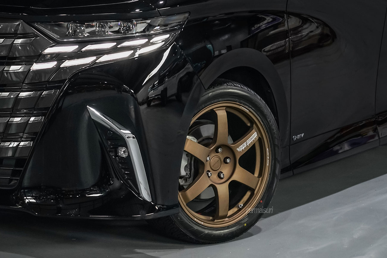 Rays Volk Racing TE37 Saga S-Plus with Toyota Alphard