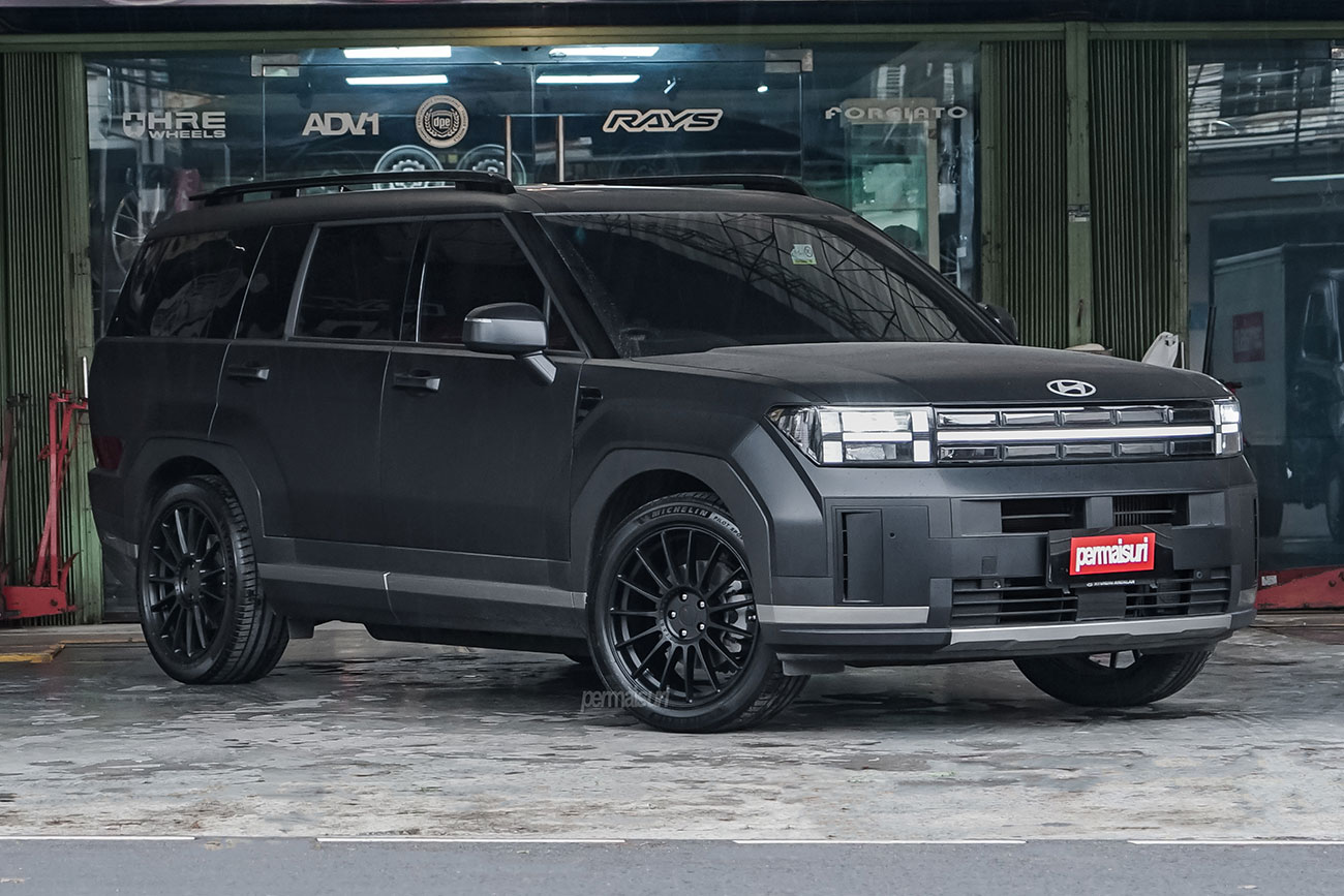 TSW Paddock with Hyundai Santa Fe