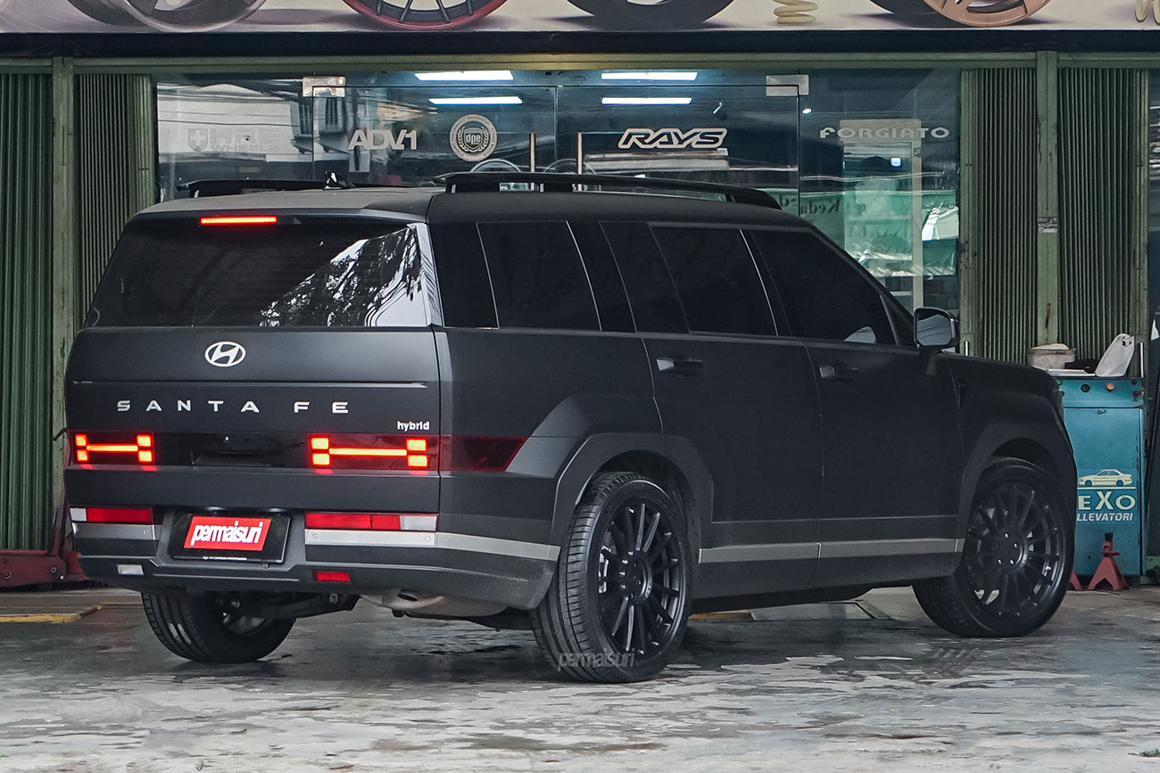 TSW Paddock with Hyundai Santa Fe