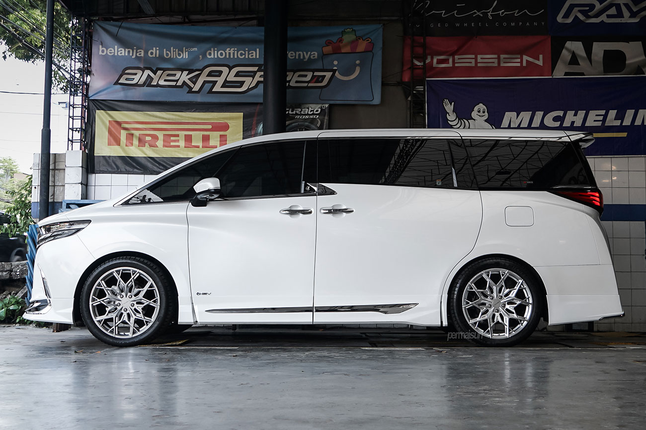 Facewheels FW1047 with Toyota Alphard