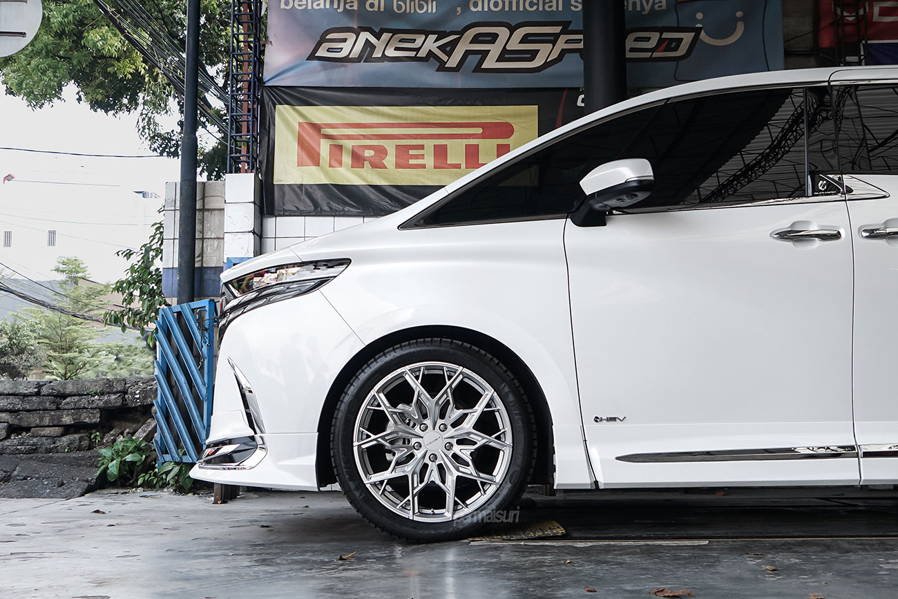Facewheels FW1047 with Toyota Alphard