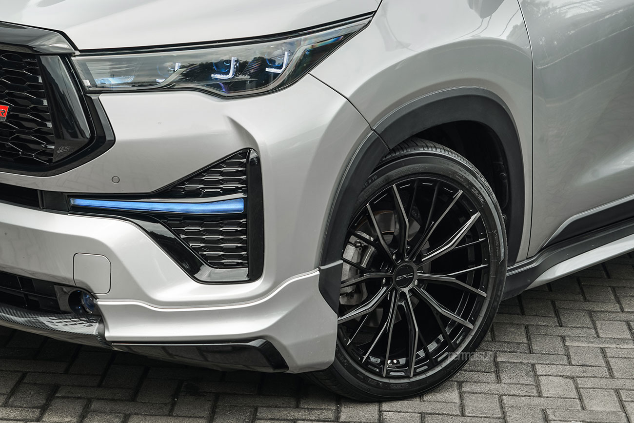 SRC SR01 with Toyota Innova Zenix