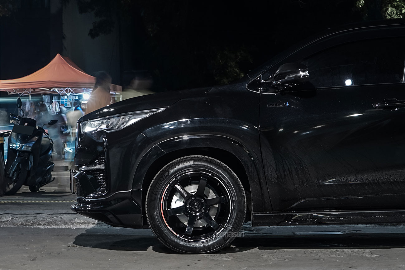 Rays Volk Racing TE37 Saga S-Plus with Toyota Innova Zenix