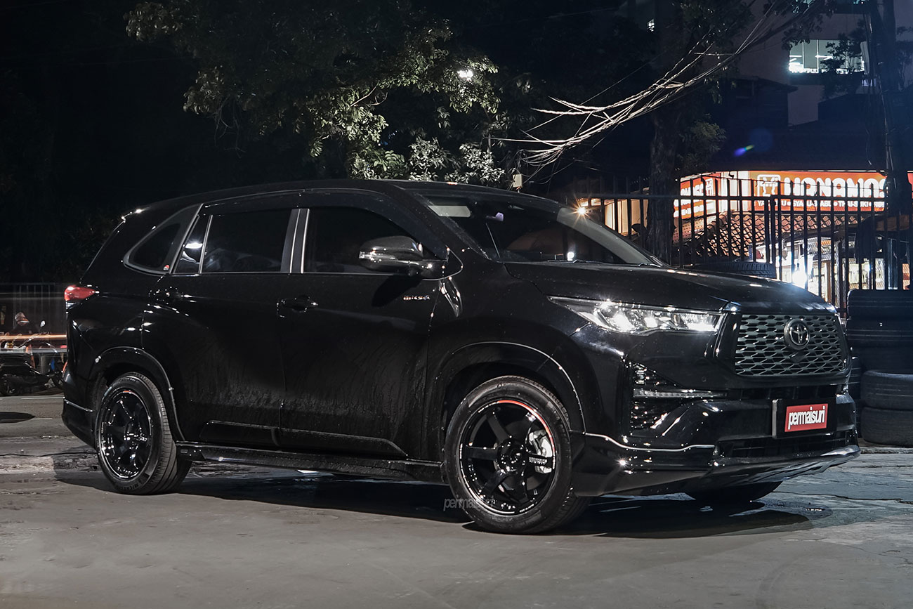 Rays Volk Racing TE37 Saga S-Plus with Toyota Innova Zenix