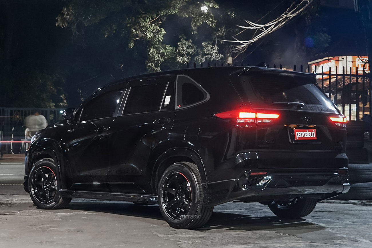 Rays Volk Racing TE37 Saga S-Plus with Toyota Innova Zenix