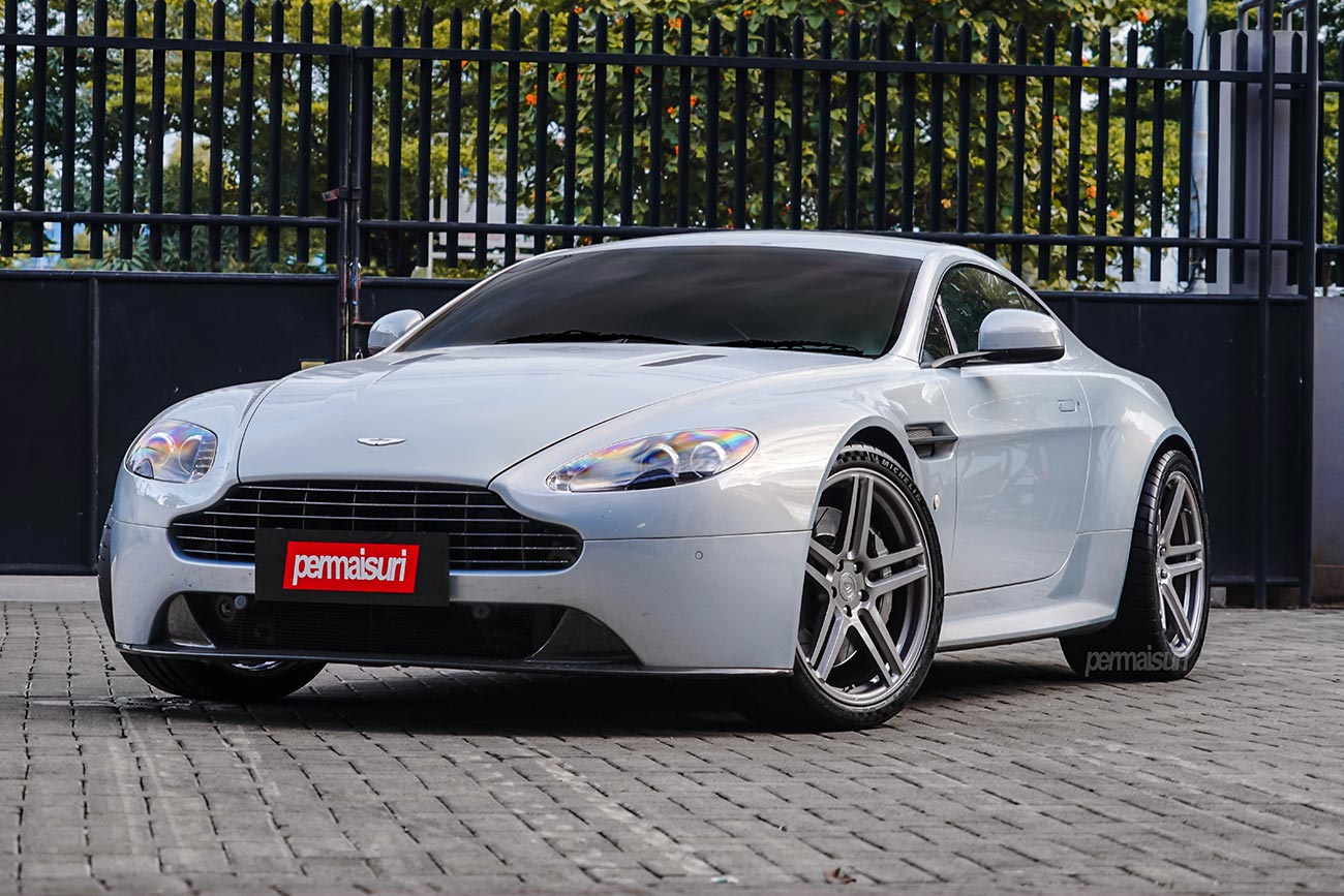 Vossen VPS302 with Aston Martin Vantage