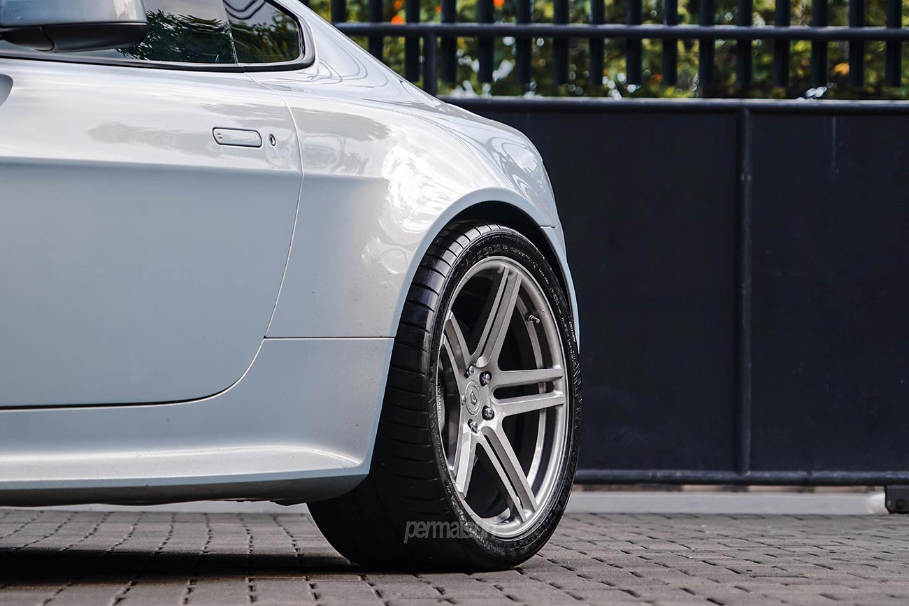 Vossen VPS302 with Aston Martin Vantage