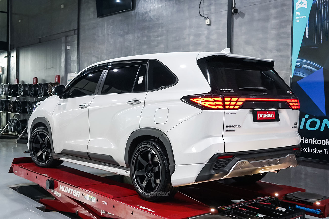 Rays Volk Racing TE37 Saga S-Plus with Toyota Innova Zenix