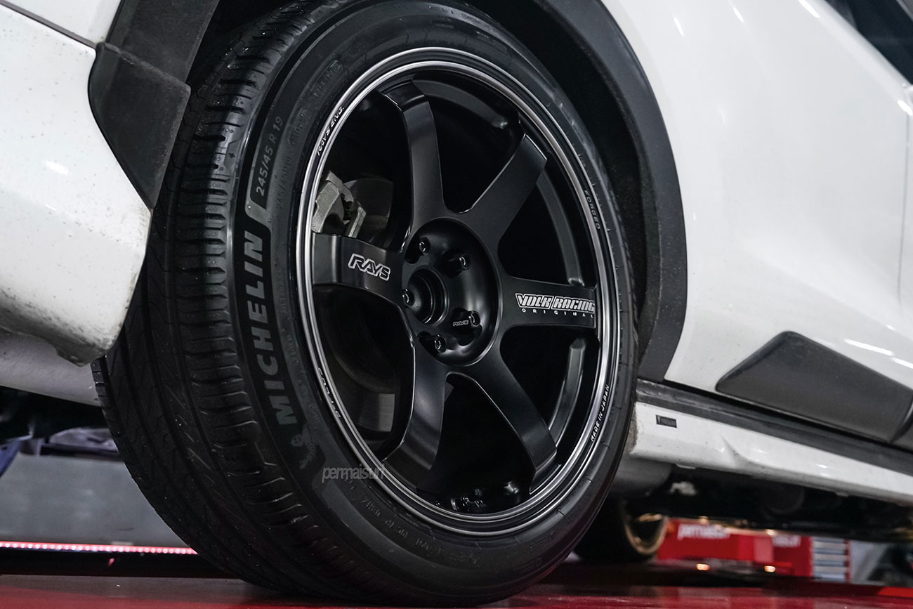 Rays Volk Racing TE37 Saga S-Plus with Toyota Innova Zenix