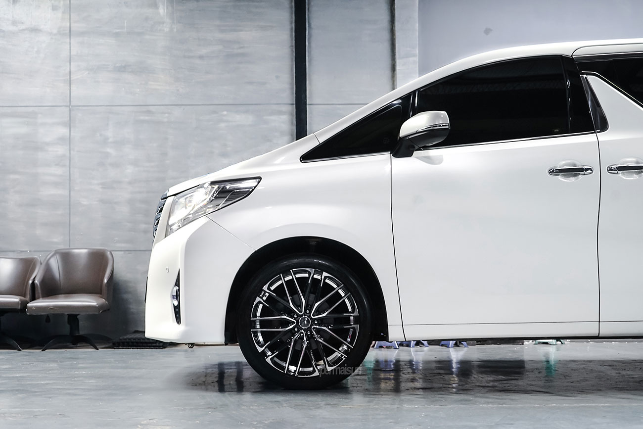 Weds Leonis SK with Toyota Alphard