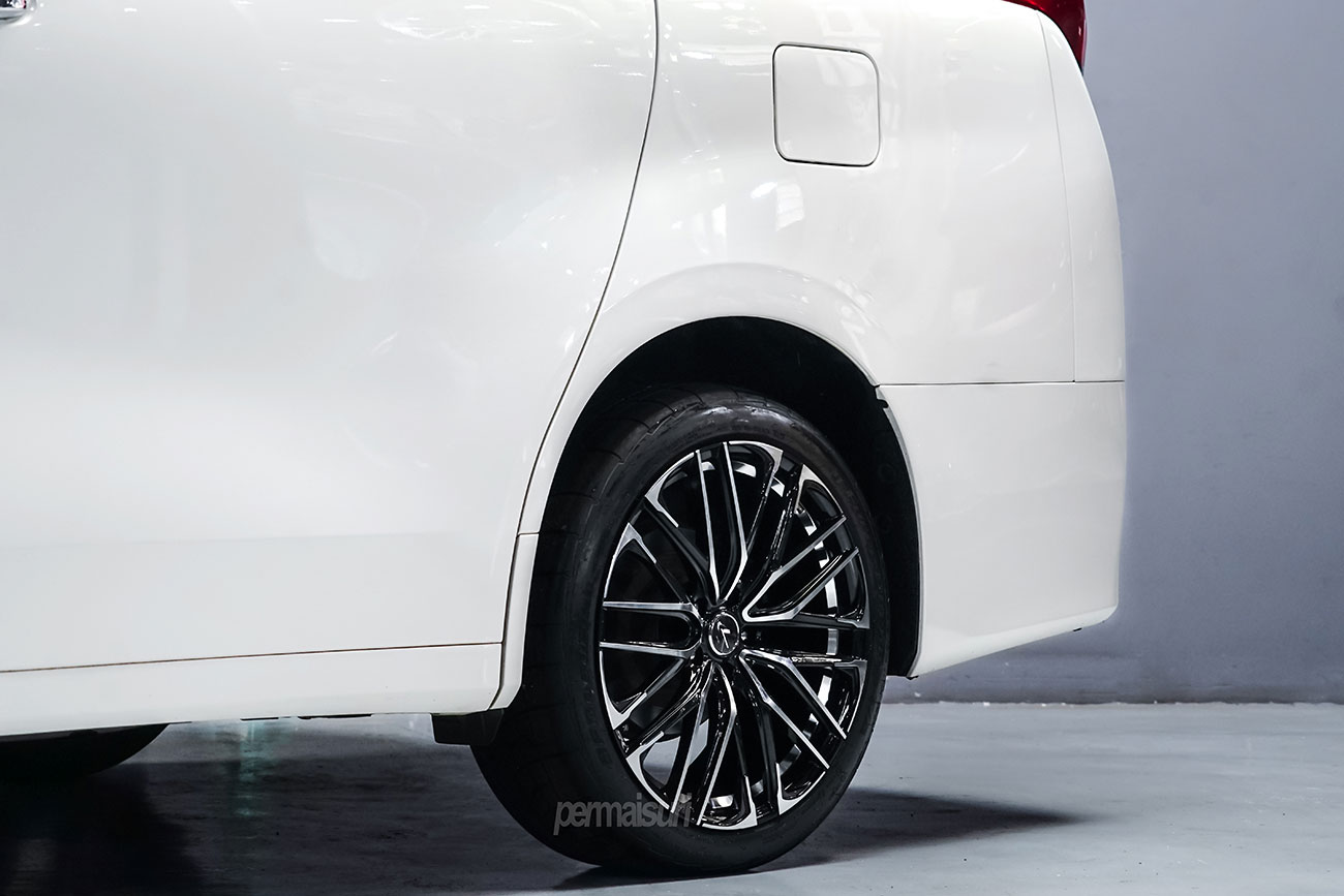 Weds Leonis SK with Toyota Alphard