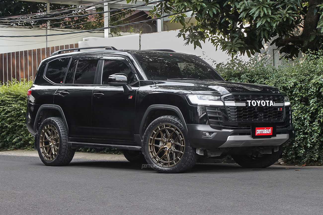Vossen HFX-1 with Toyota Land Cruiser J300