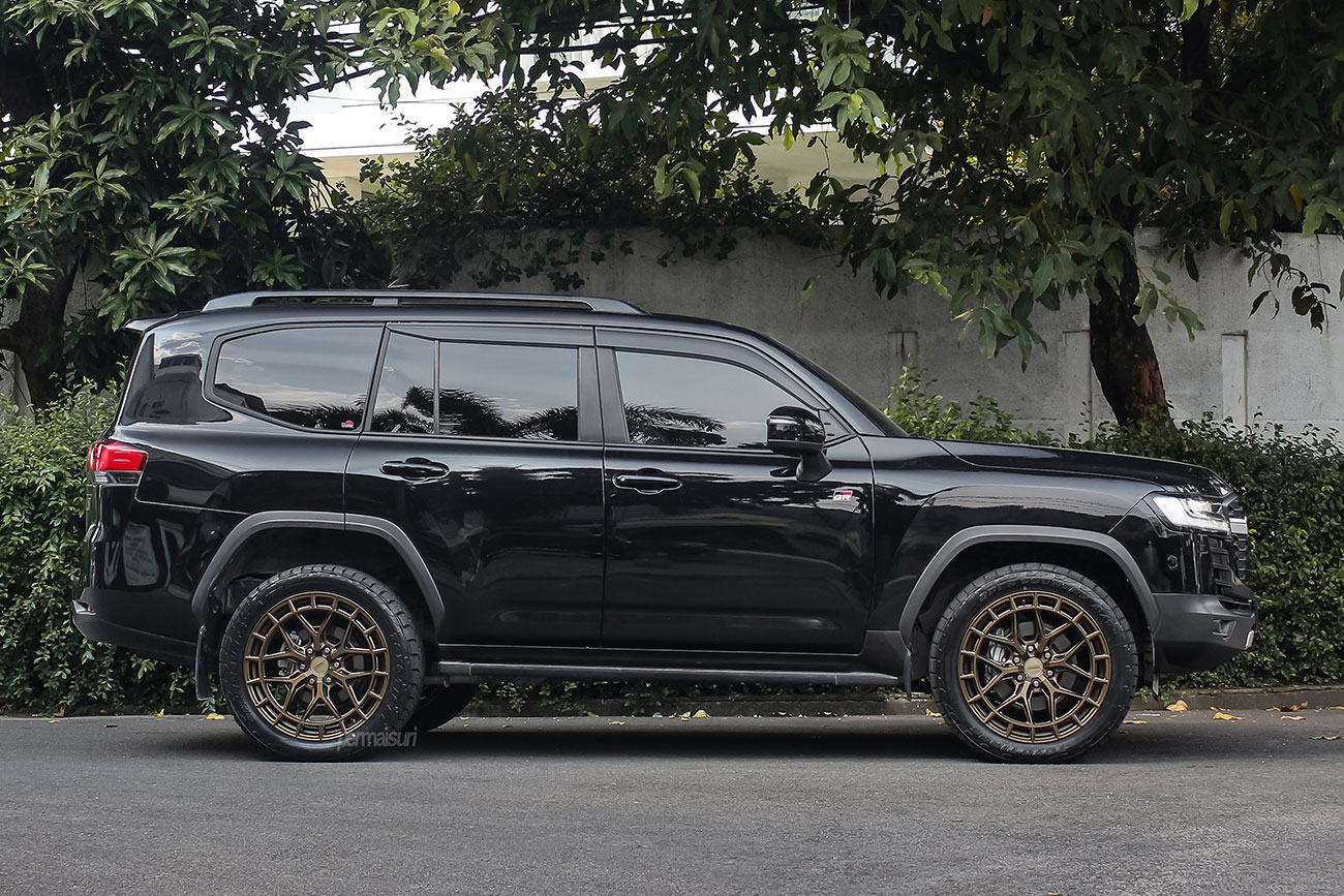 Vossen HFX-1 with Toyota Land Cruiser J300