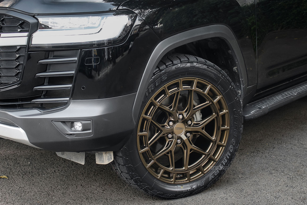 Vossen HFX-1 with Toyota Land Cruiser J300