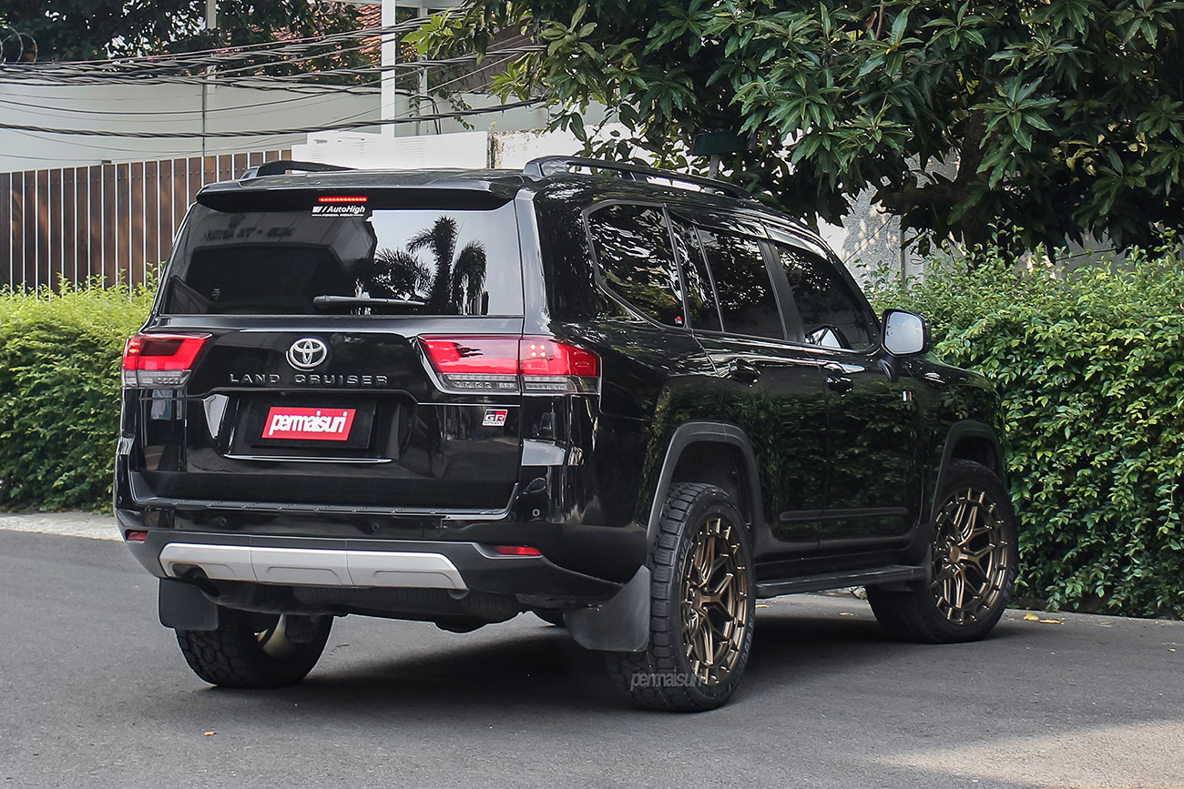 Vossen HFX-1 with Toyota Land Cruiser J300