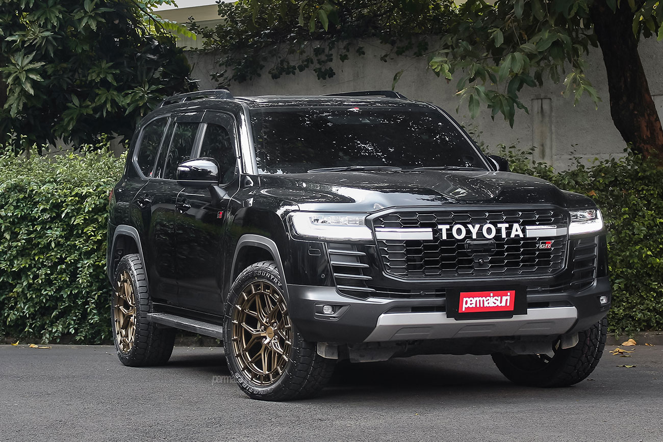 Vossen HFX-1 with Toyota Land Cruiser J300