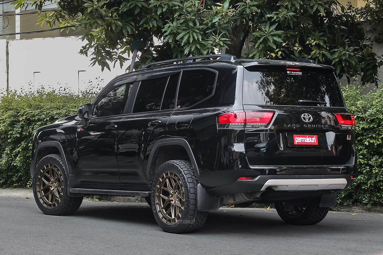 Vossen HFX-1 with Toyota Land Cruiser J300