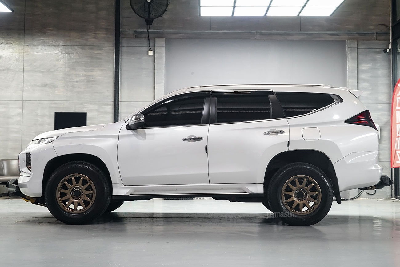 Enkei Trail Cross with Mitsubishi Pajero Sport