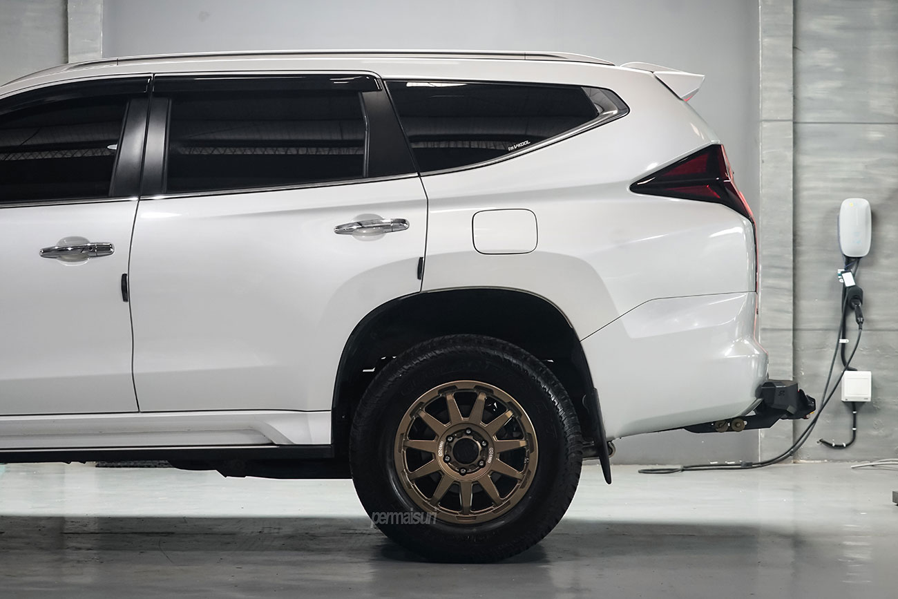 Enkei Trail Cross with Mitsubishi Pajero Sport