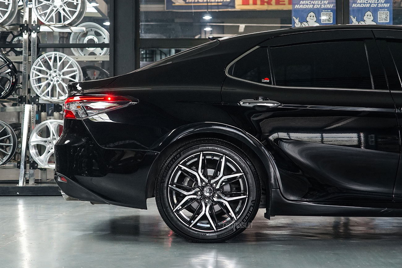 Weds Leonis LM with Toyota Camry