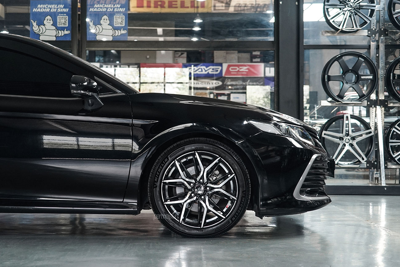 Weds Leonis LM with Toyota Camry