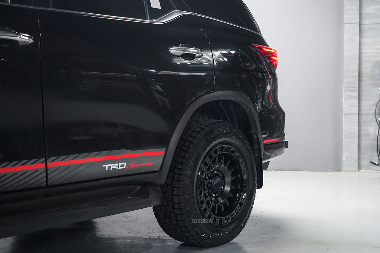 KMC KM552 with Toyota Fortuner