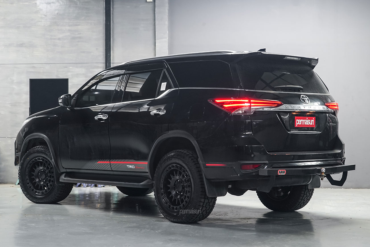 KMC KM552 with Toyota Fortuner
