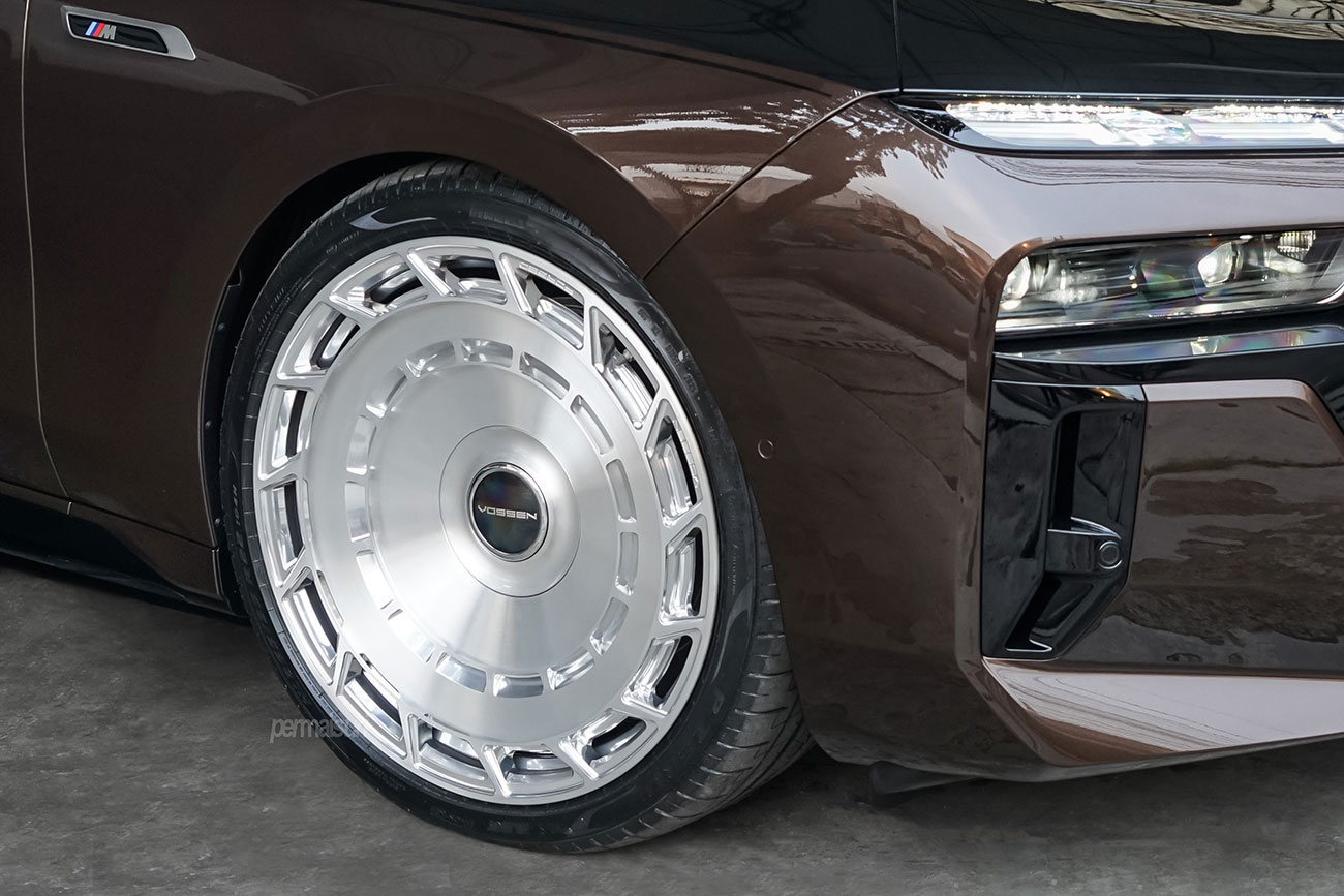 Vossen LC3-11T with BMW i7 G70