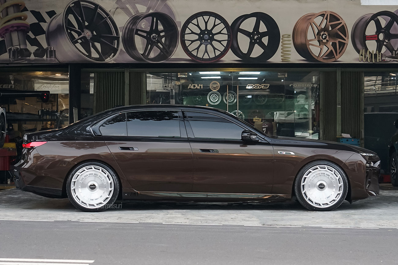 Vossen LC3-11T with BMW i7 G70
