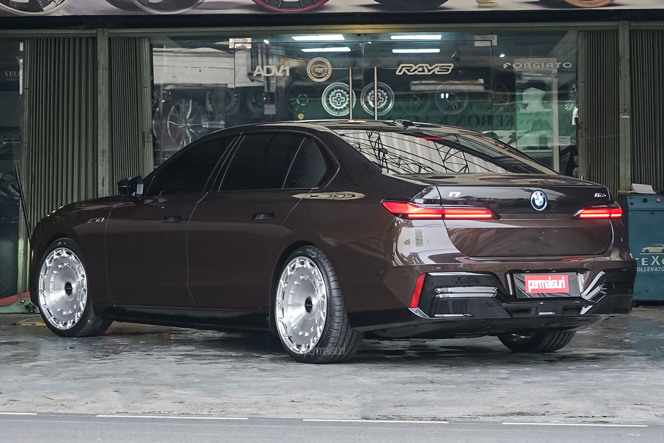 Vossen LC3-11T with BMW i7 G70