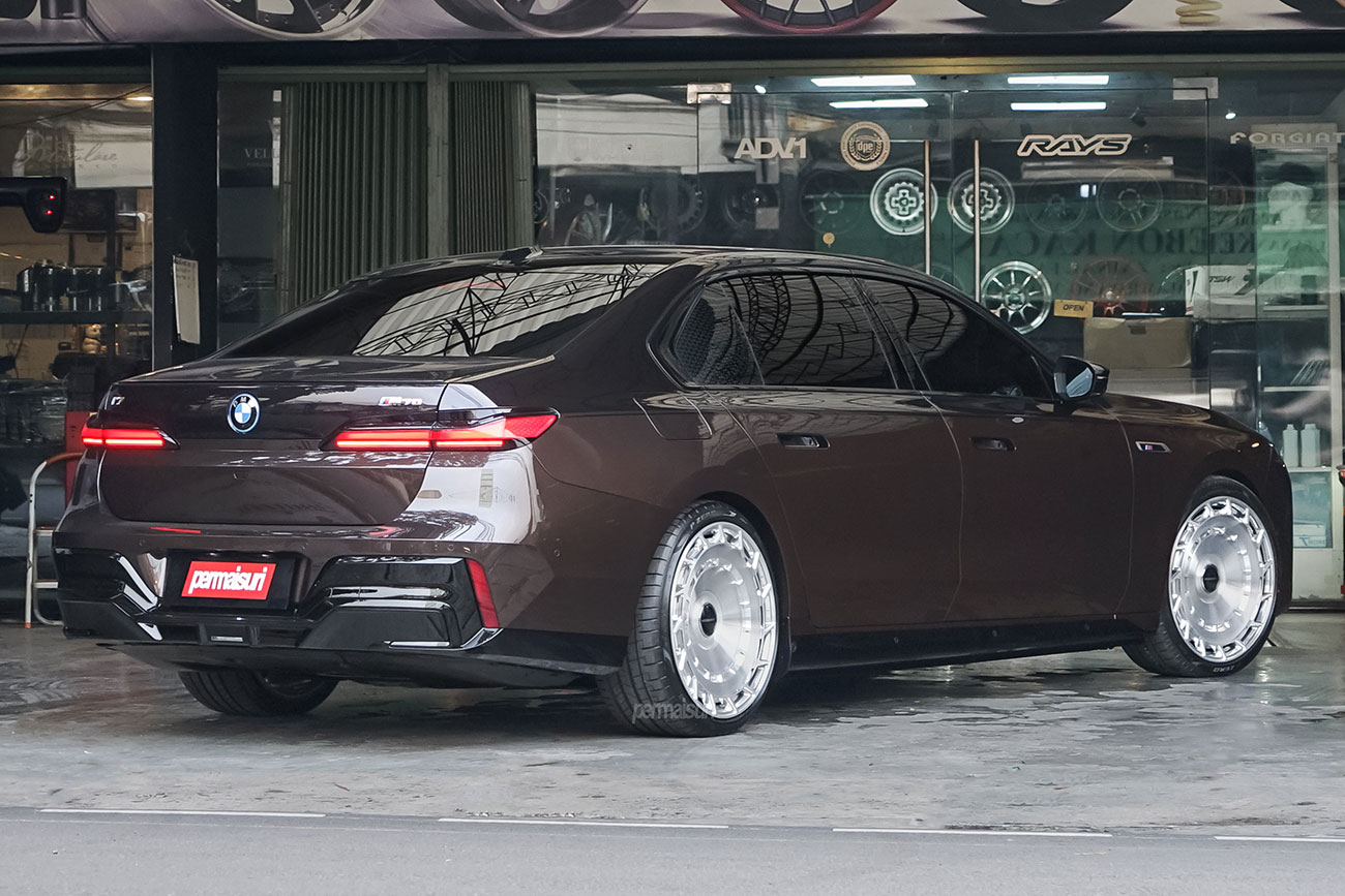 Vossen LC3-11T with BMW i7 G70