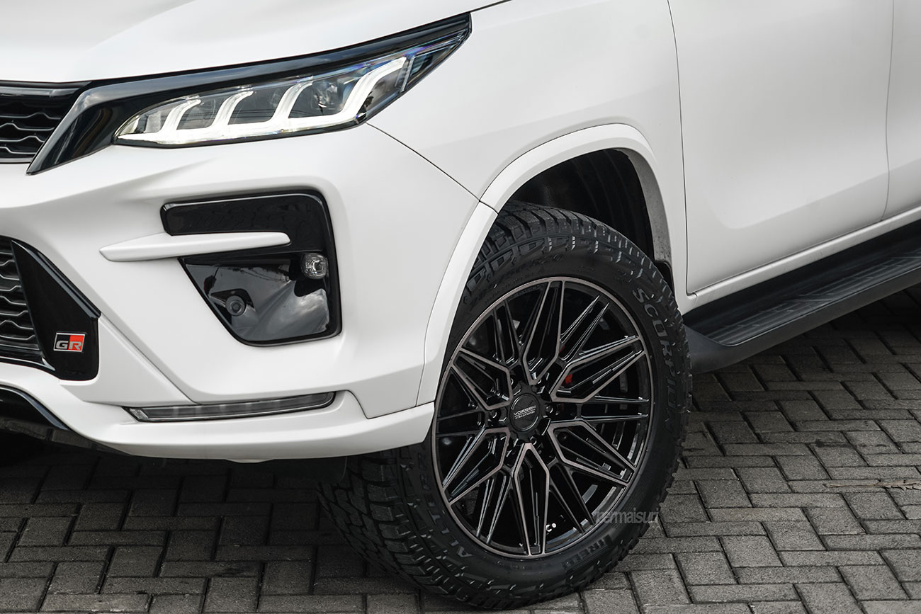 Vossen HF6-5 with Toyota Fortuner