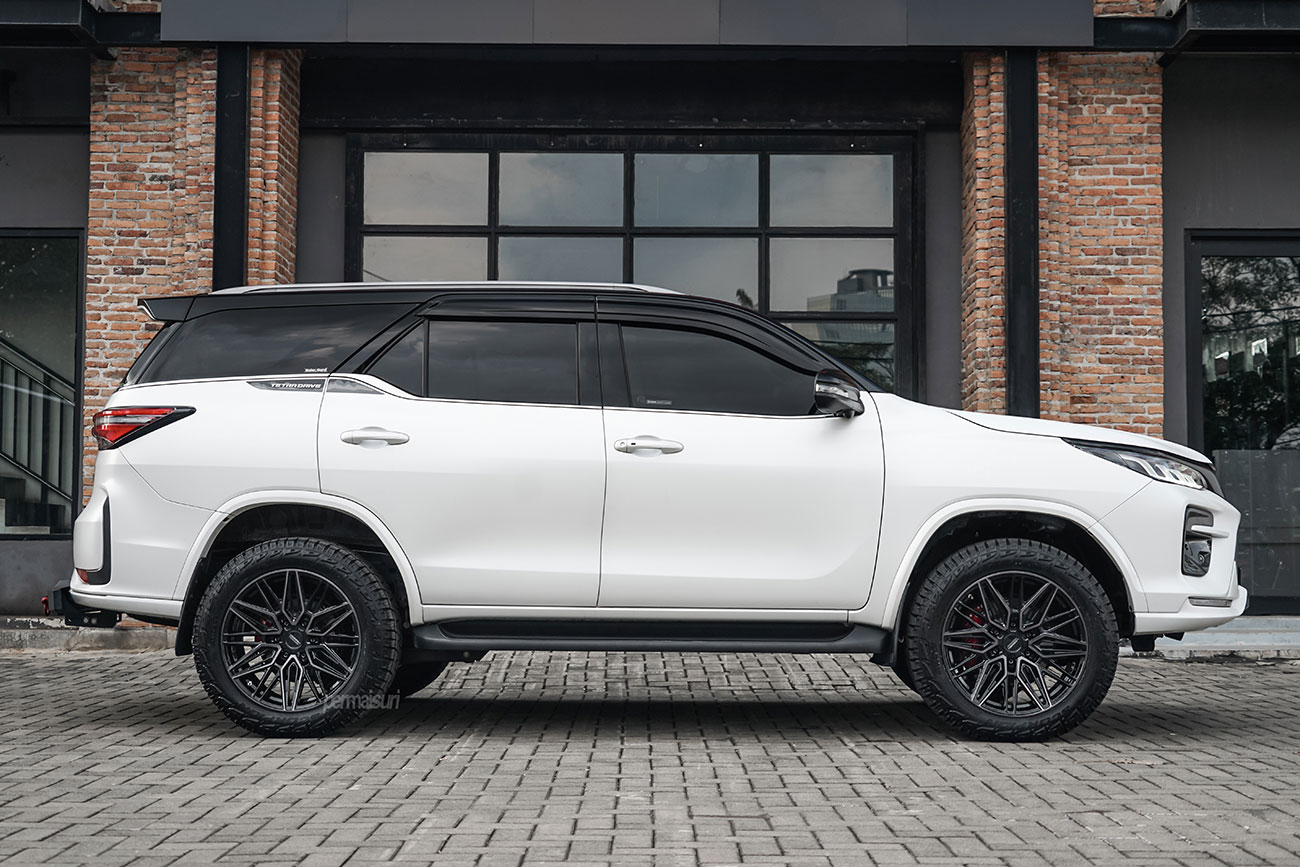 Vossen HF6-5 with Toyota Fortuner