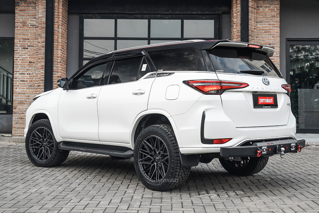 Vossen HF6-5 with Toyota Fortuner