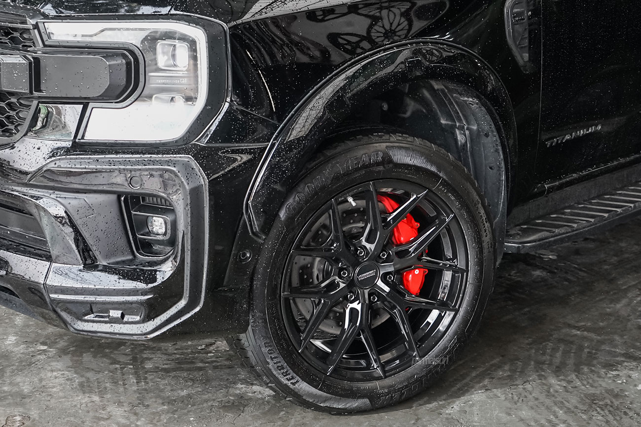 Vossen HF6-4 with Ford Everest