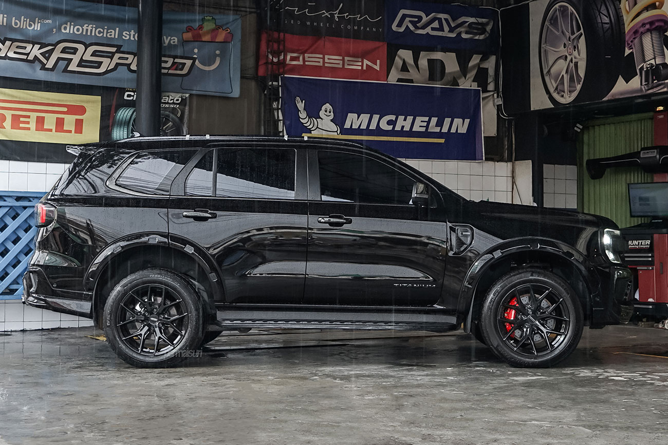 Vossen HF6-4 with Ford Everest