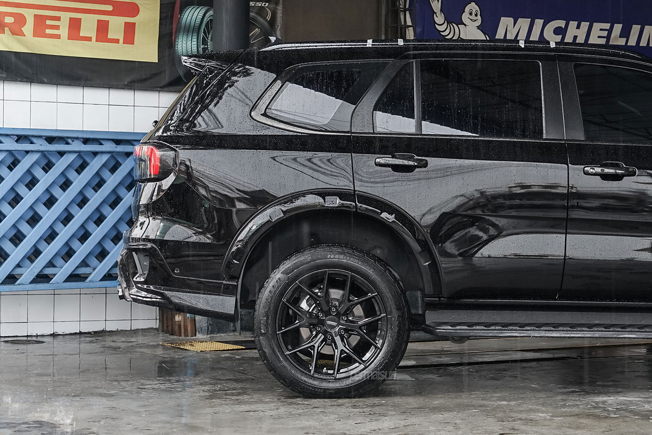 Vossen HF6-4 with Ford Everest