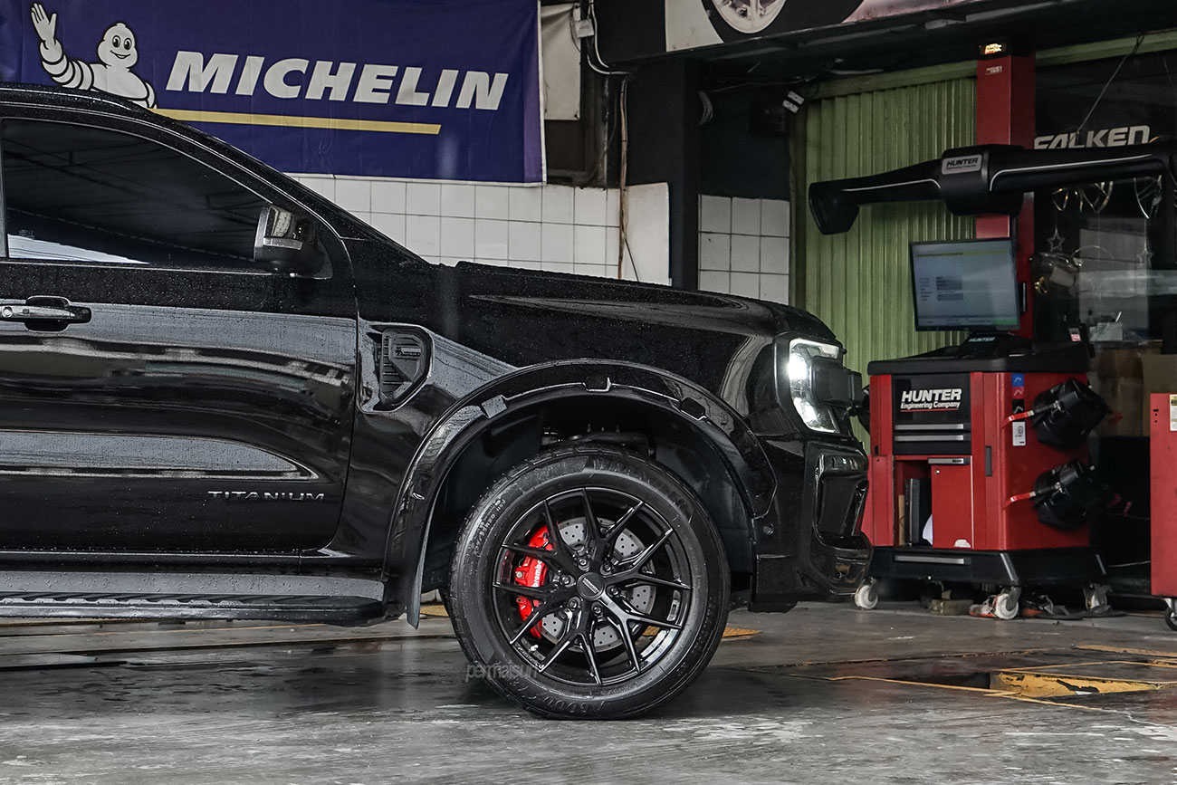 Vossen HF6-4 with Ford Everest