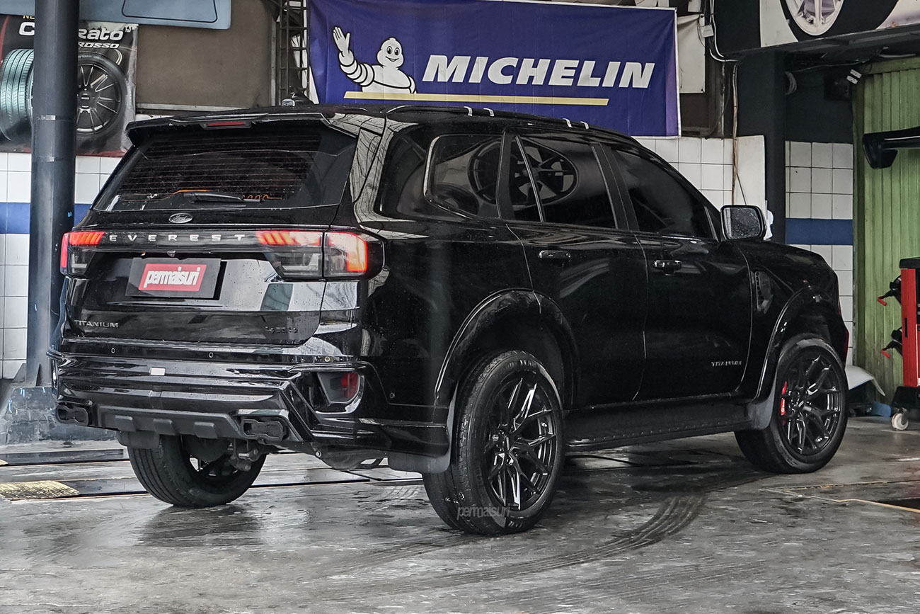 Vossen HF6-4 with Ford Everest