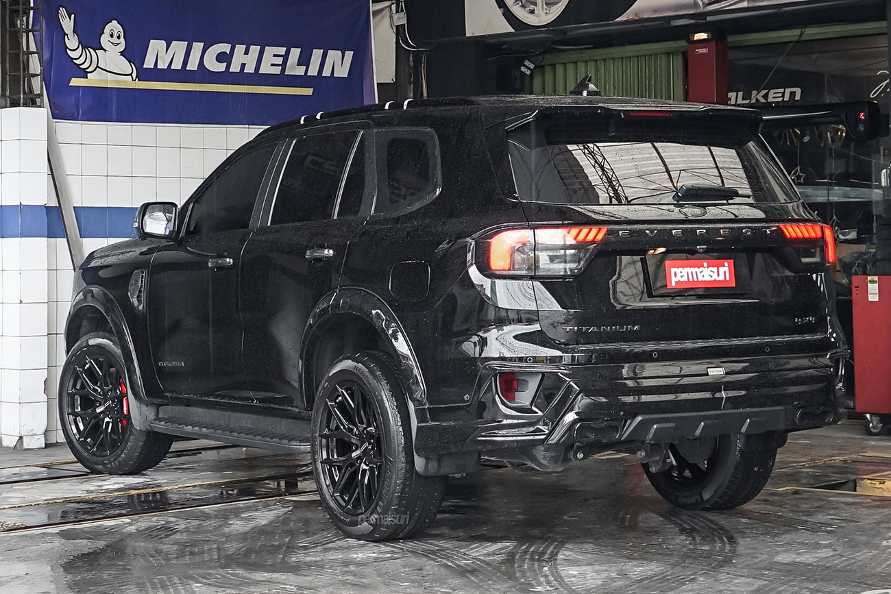 Vossen HF6-4 with Ford Everest