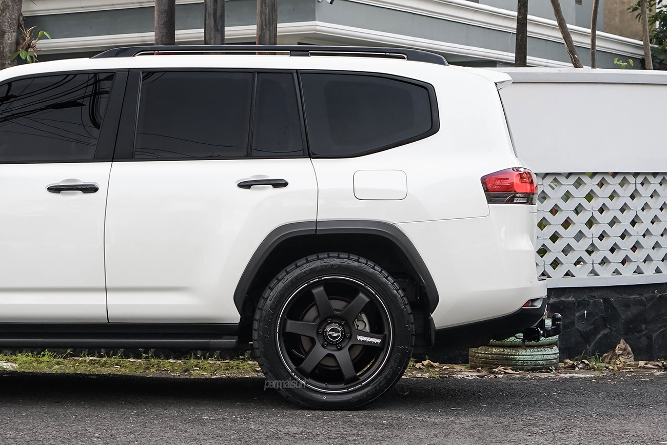 Rays Volk Racing TE37 Ultra X with Toyota Land Cruiser J300