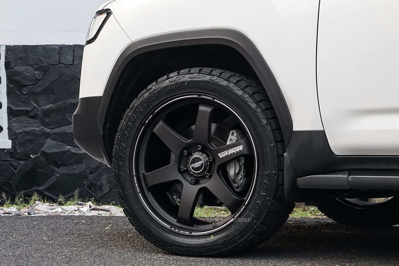 Rays Volk Racing TE37 Ultra X with Toyota Land Cruiser J300